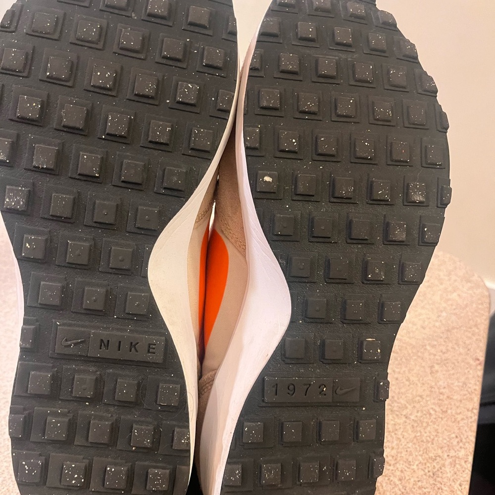 Nike Men's Beige and Orange Sneakers - Picture 5 of 6